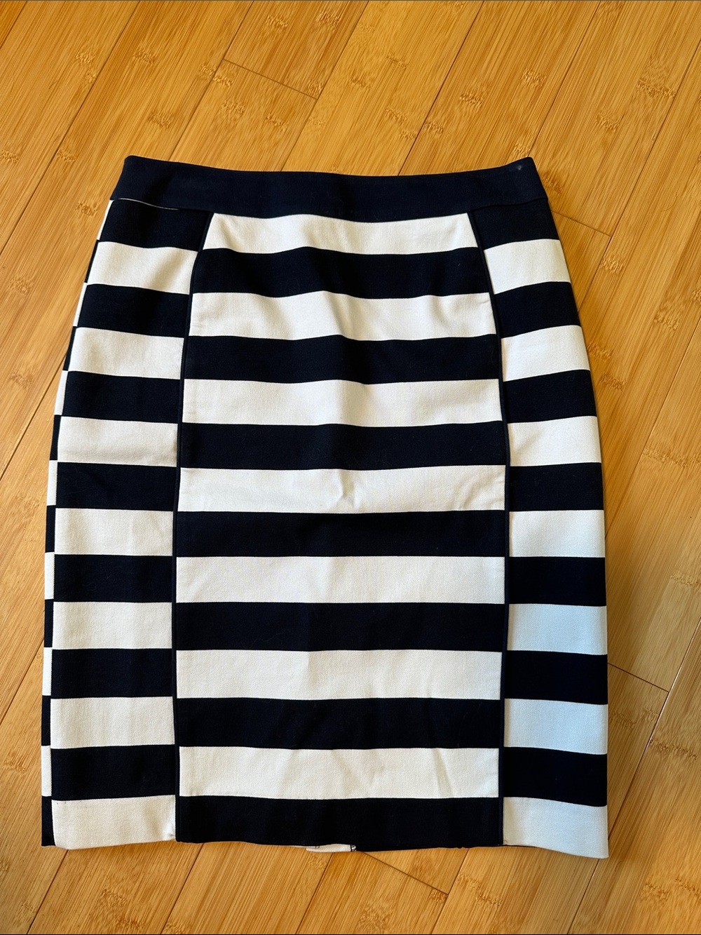 H&M Navy and white strip pencil skirt size 4 fully lined